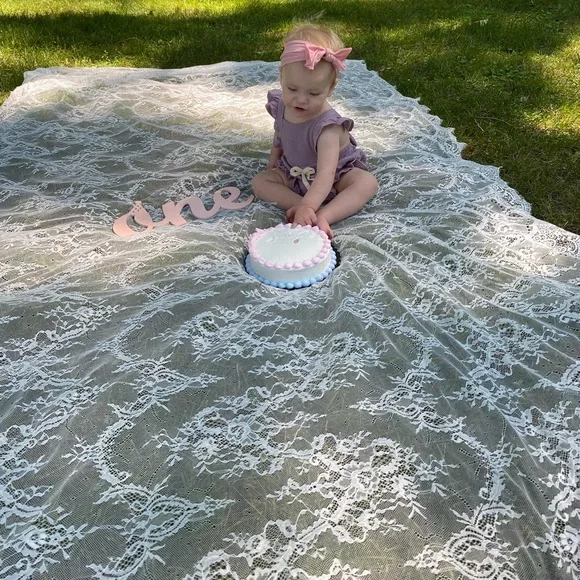 White lace tablecloth - Picture 2 of 2